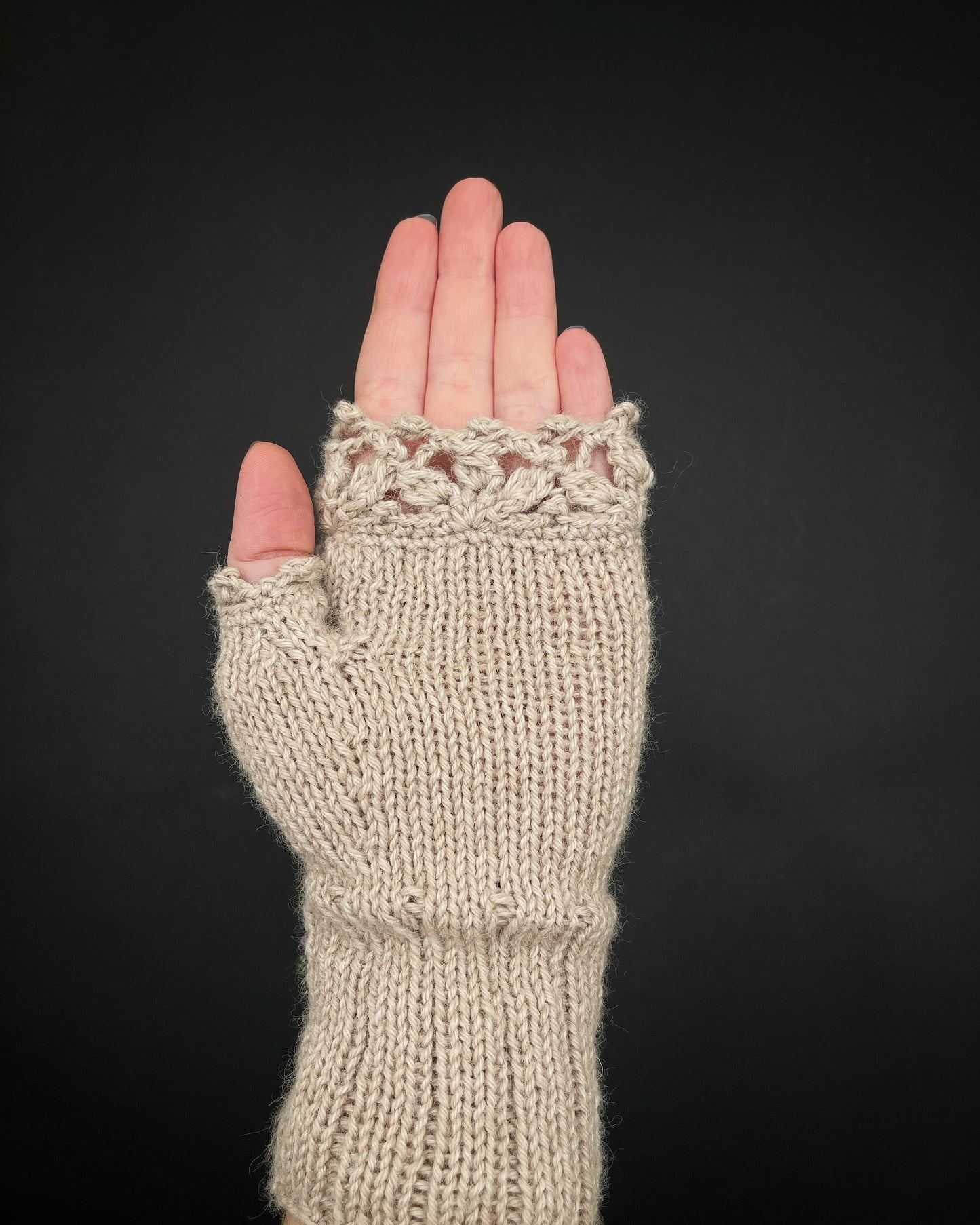 Beige gloves with lavender and bees