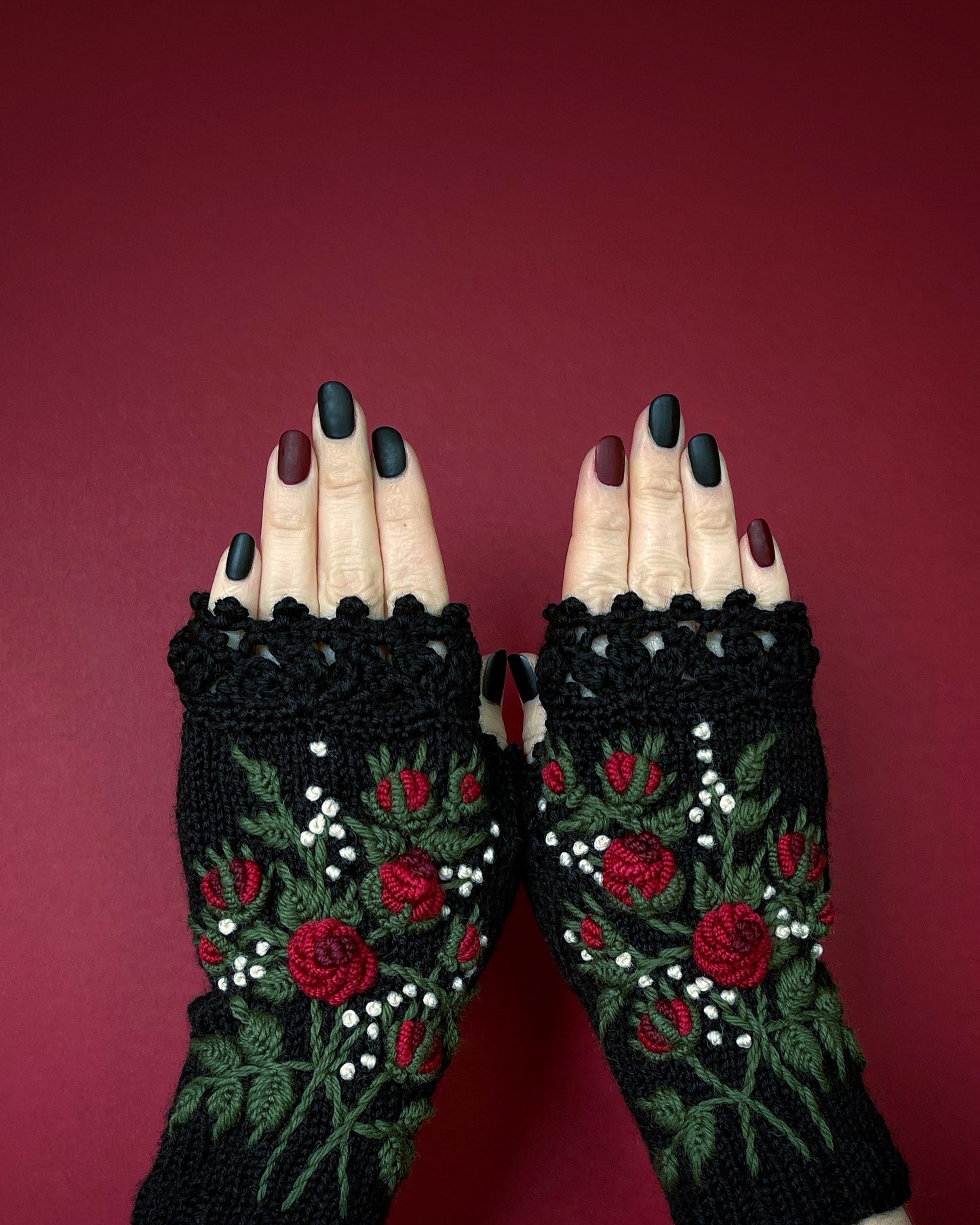 Black embroidered gloves with red roses