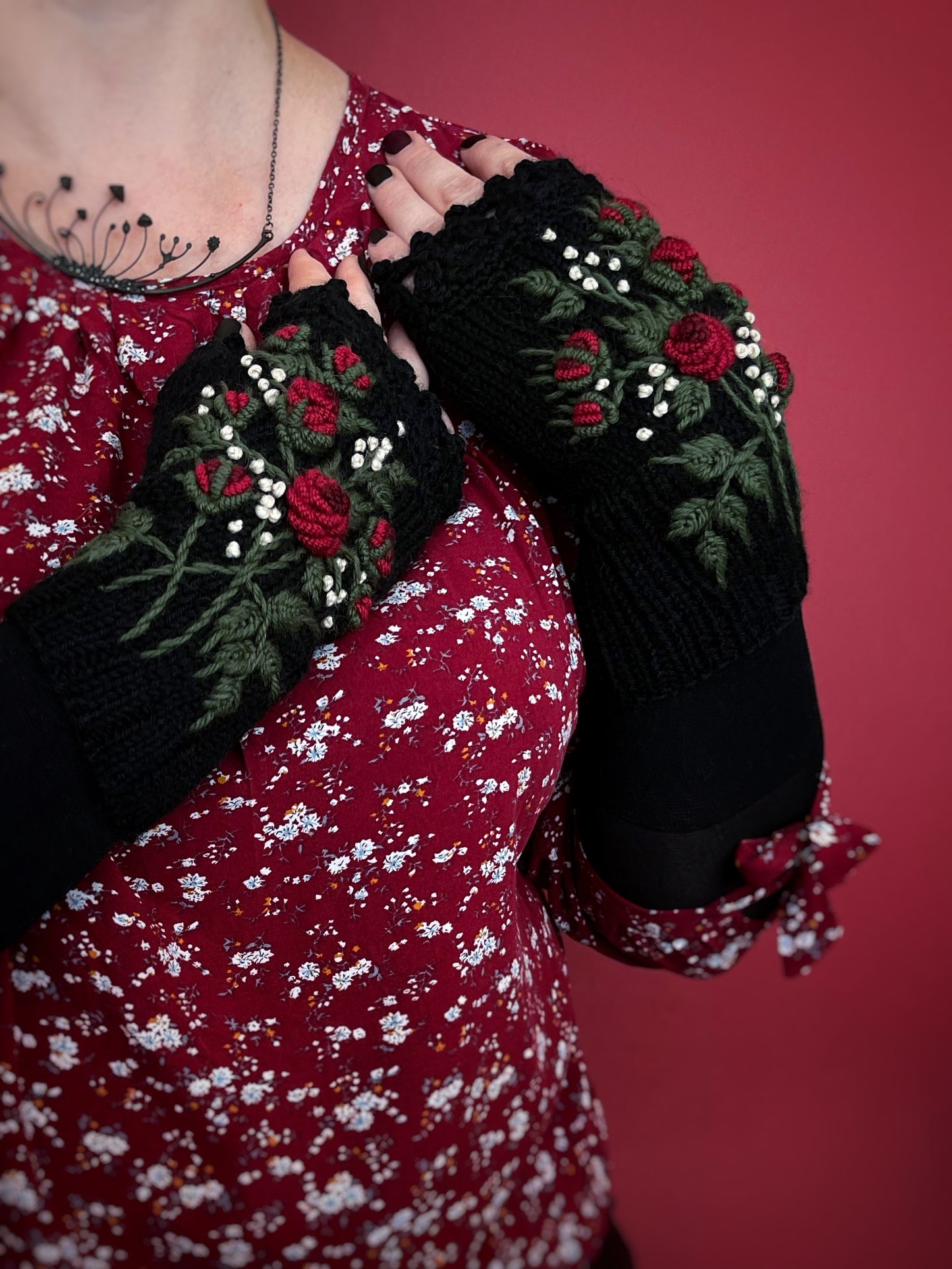 Black embroidered gloves with red roses