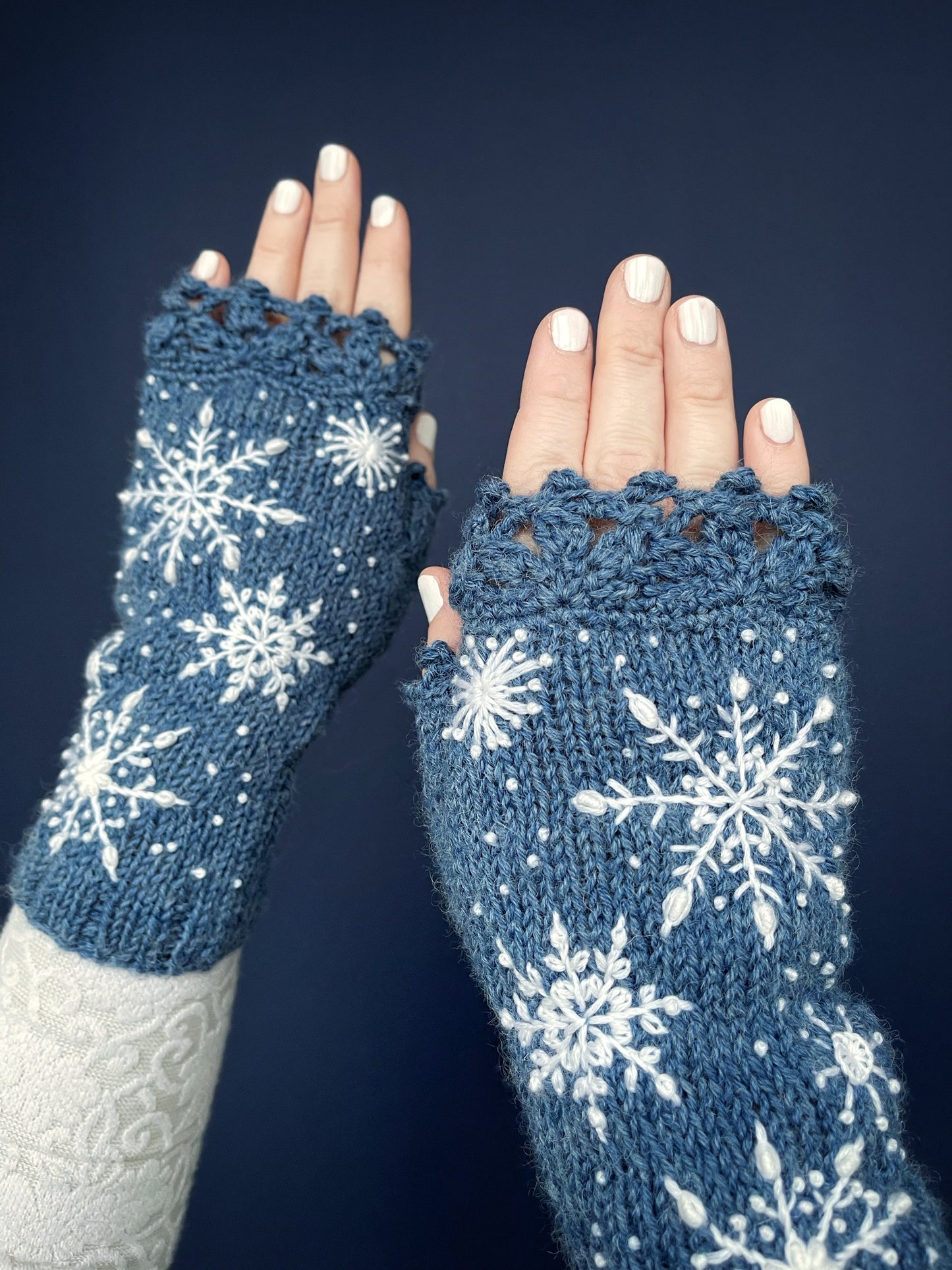 Denim blue gloves with embroidered snowflakes