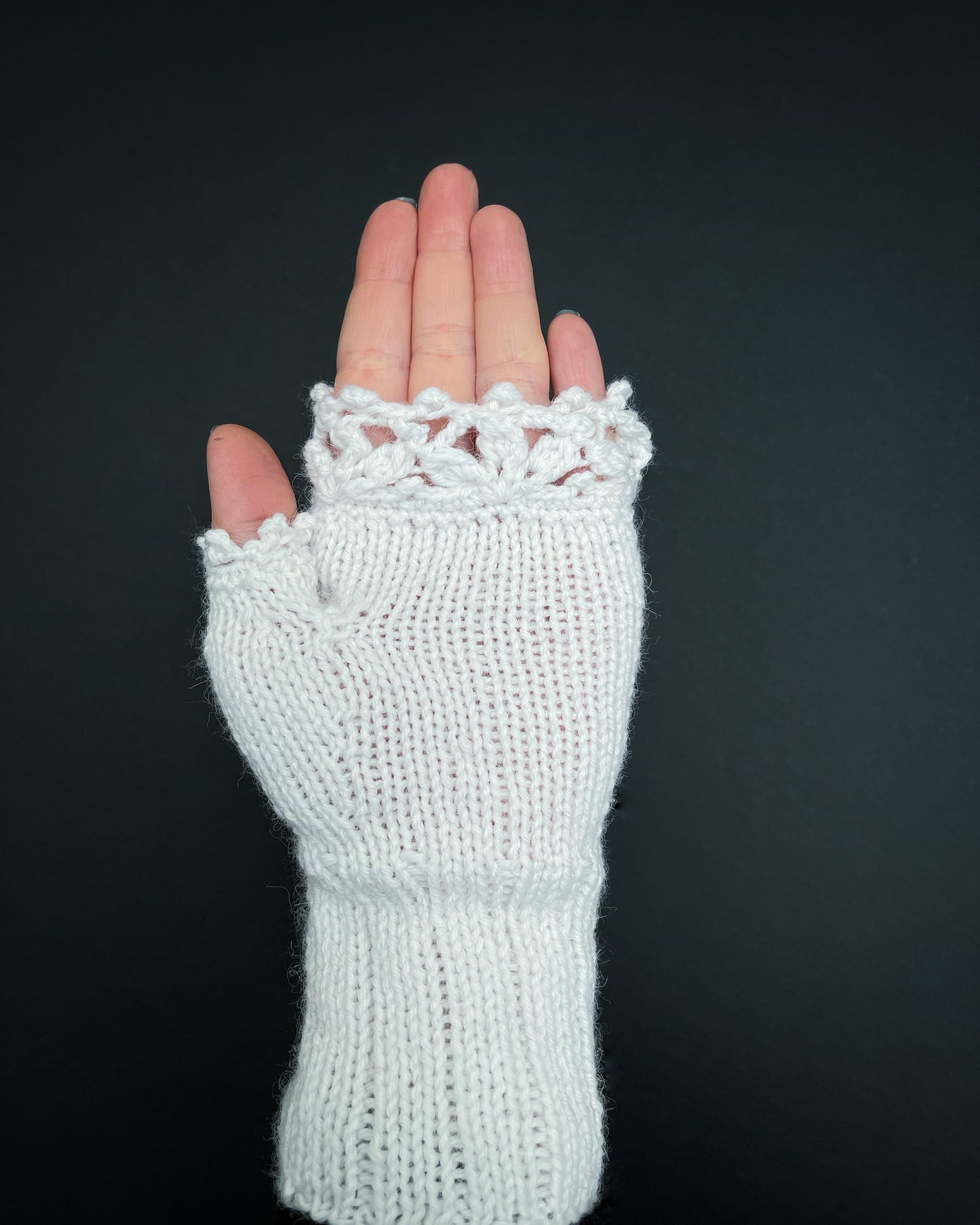 White gloves with Frida Kahlo and embroidered flowers