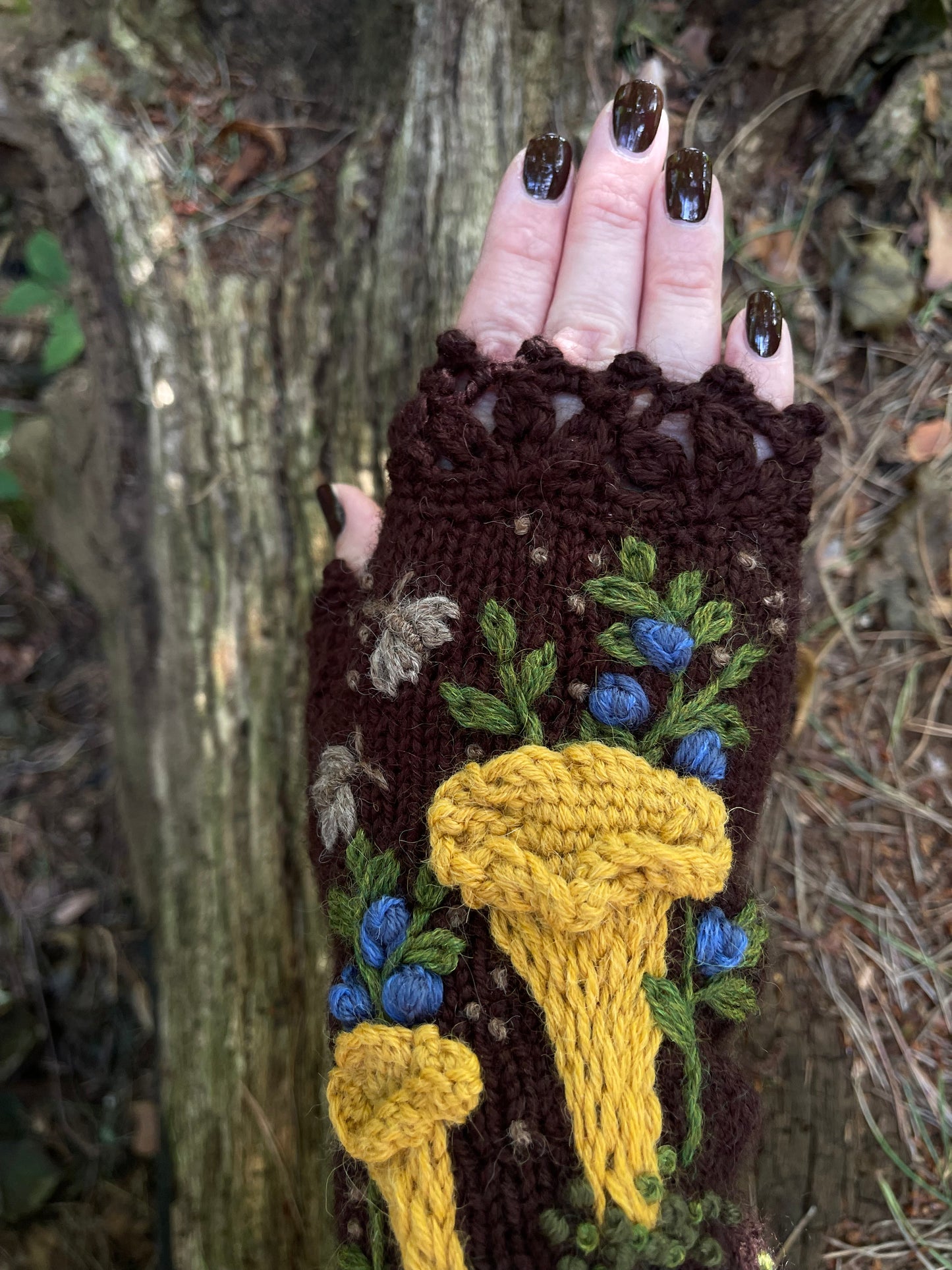 Brown knitted gloves with chanterelles and bilberries