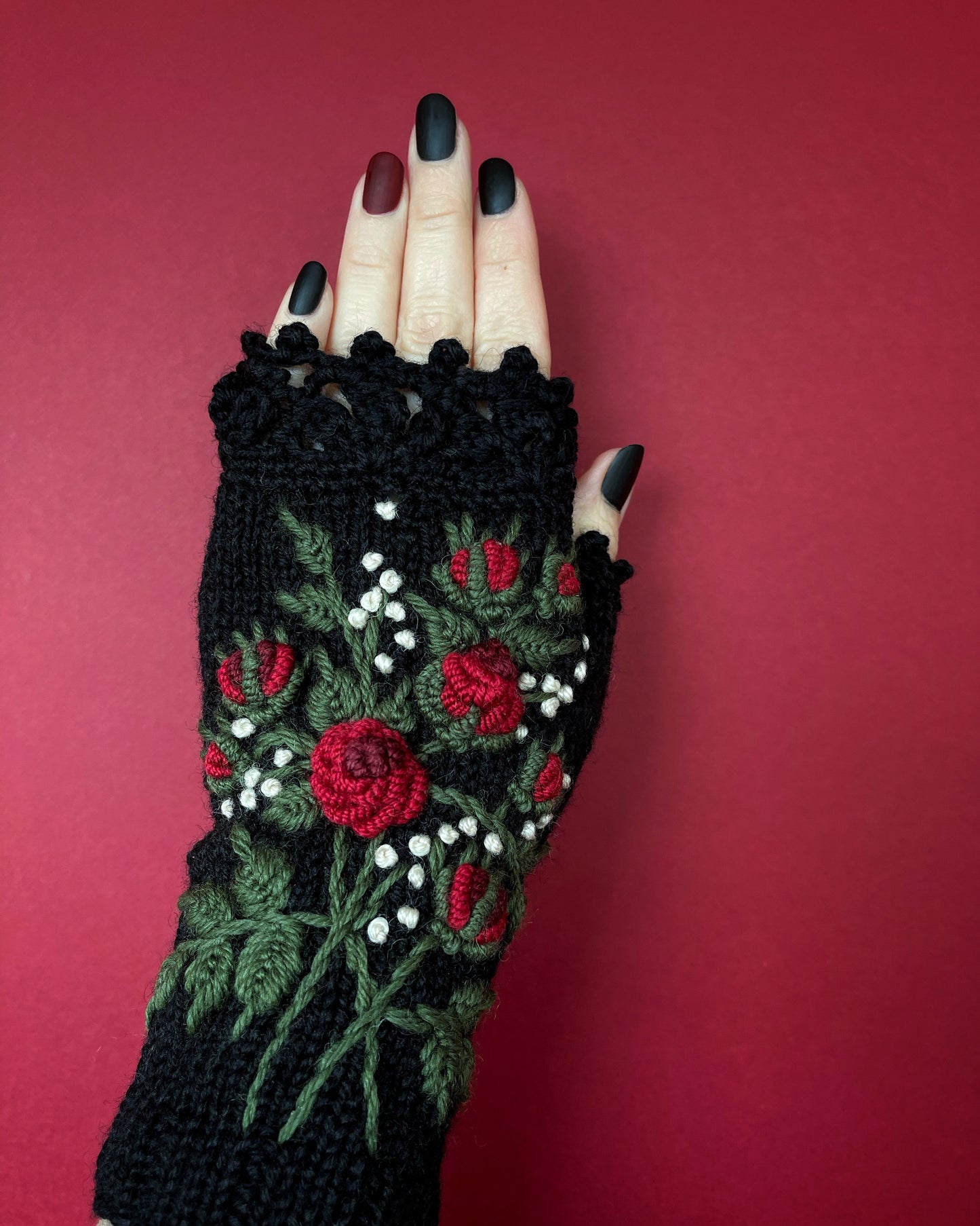 Black embroidered gloves with red roses