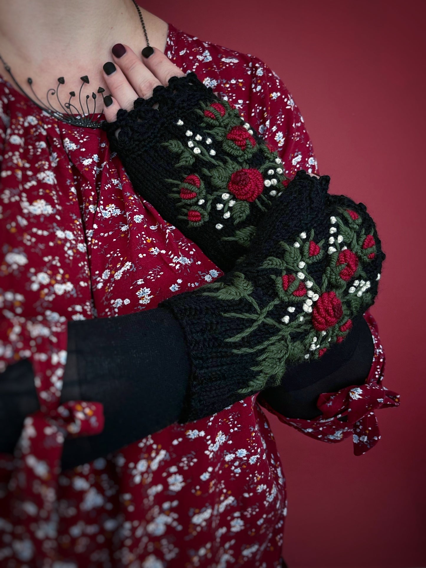 Black embroidered gloves with red roses