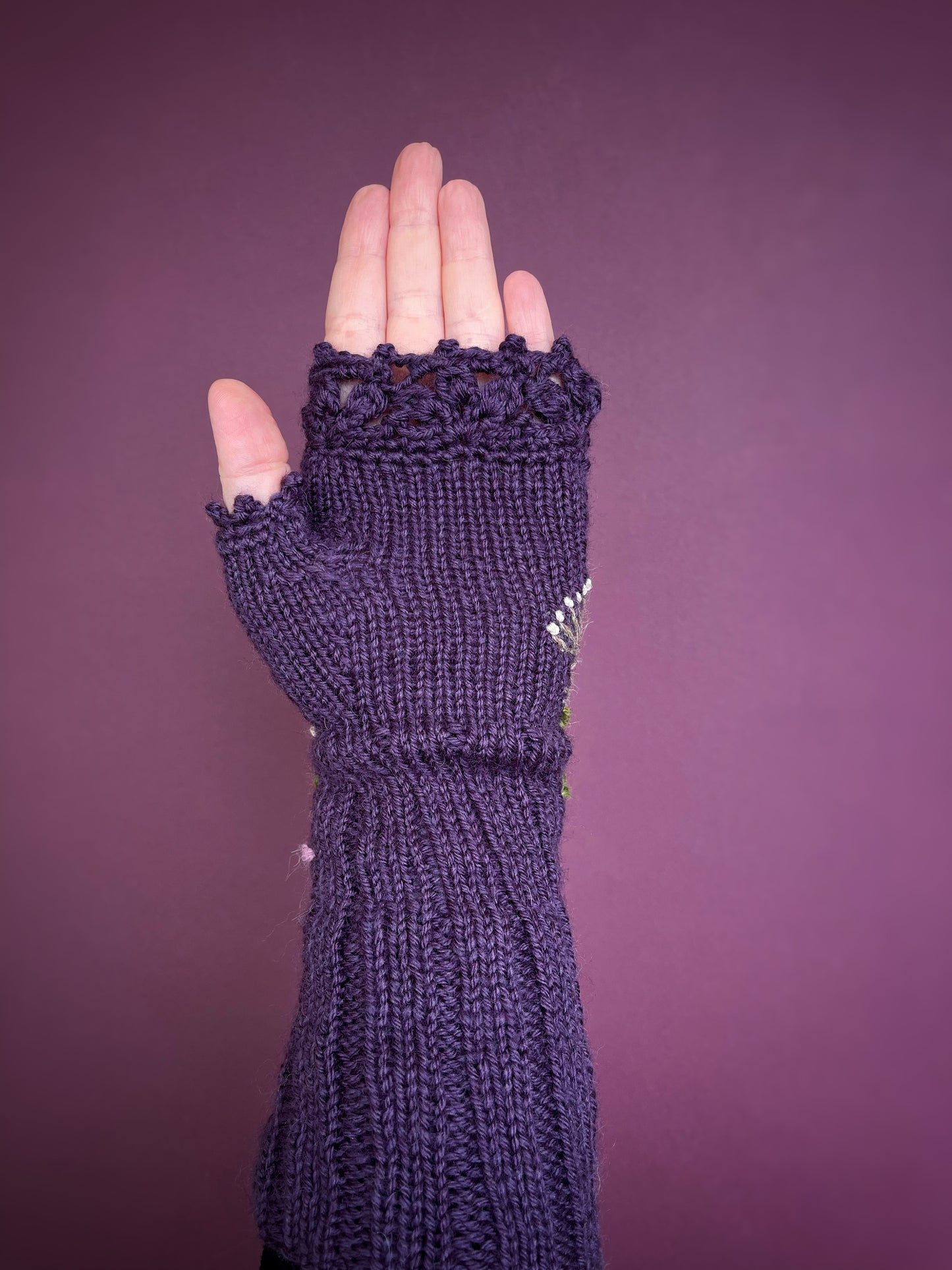 Long violet fingerless gloves with lilac lilies