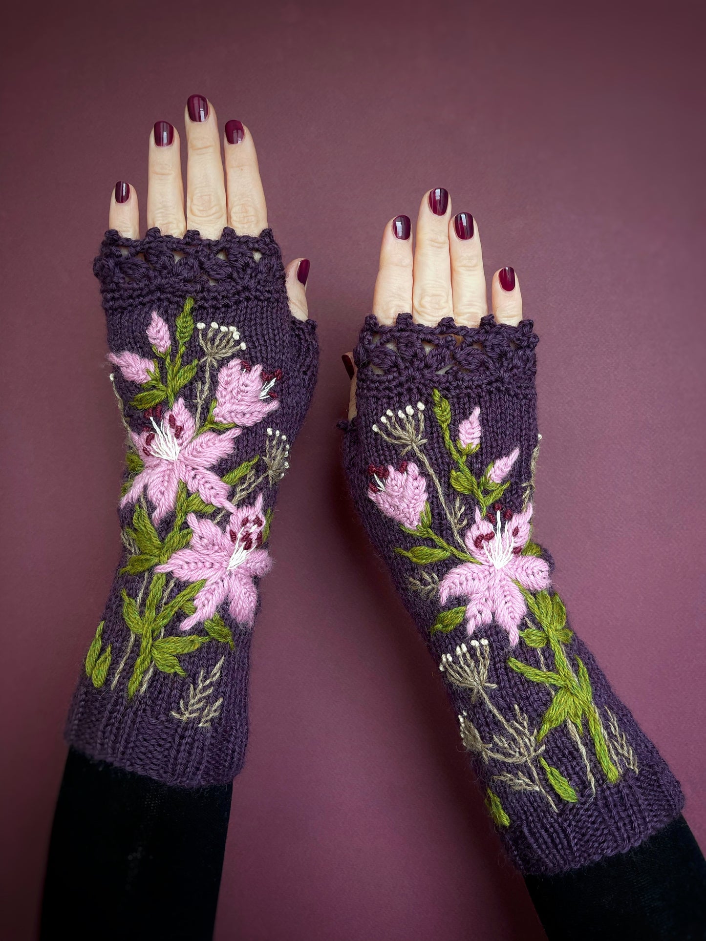 Long violet fingerless gloves with lilac lilies