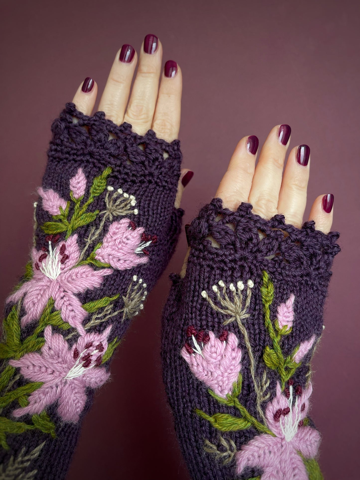 Long violet fingerless gloves with lilac lilies