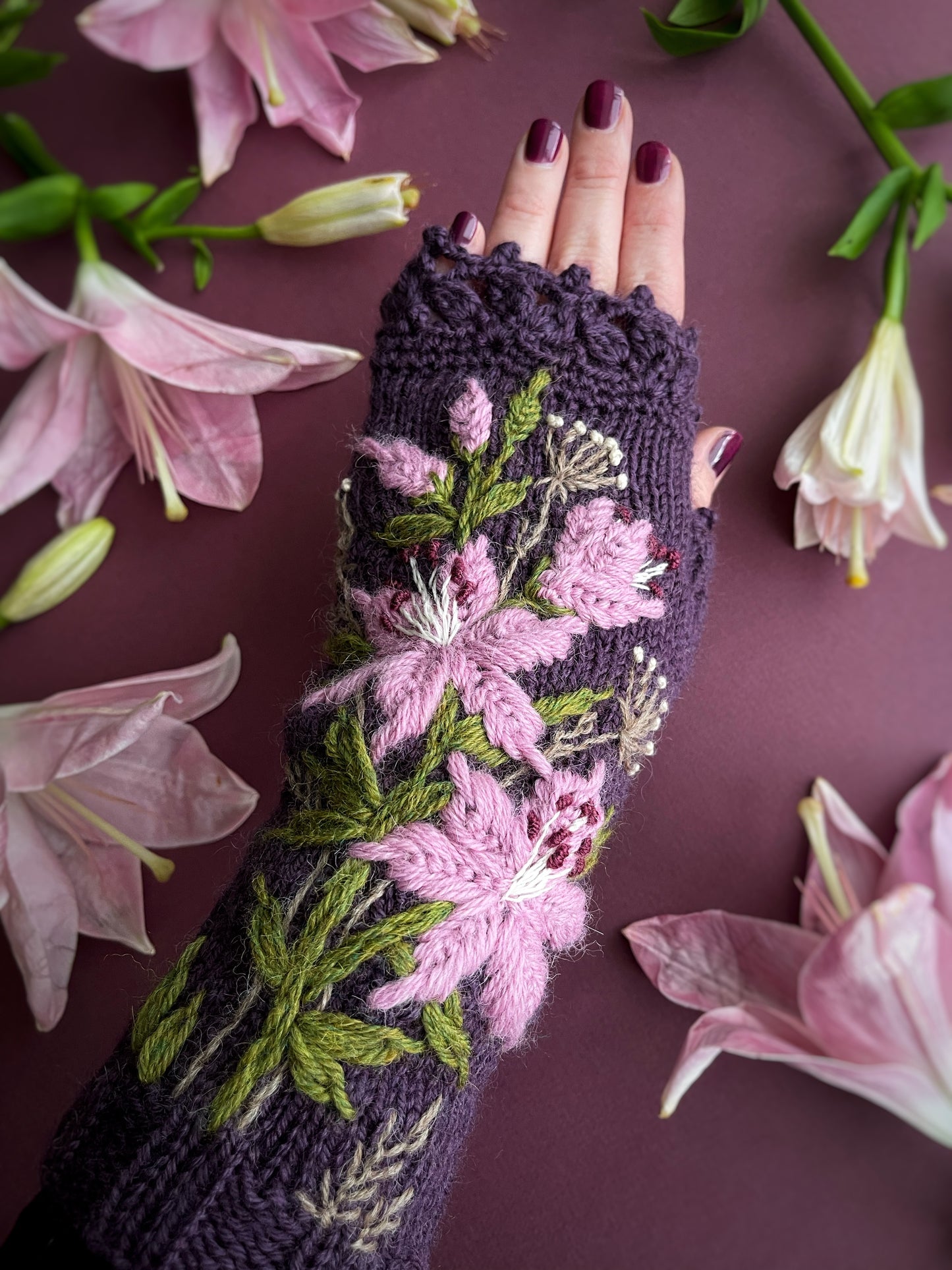 Long violet fingerless gloves with lilac lilies