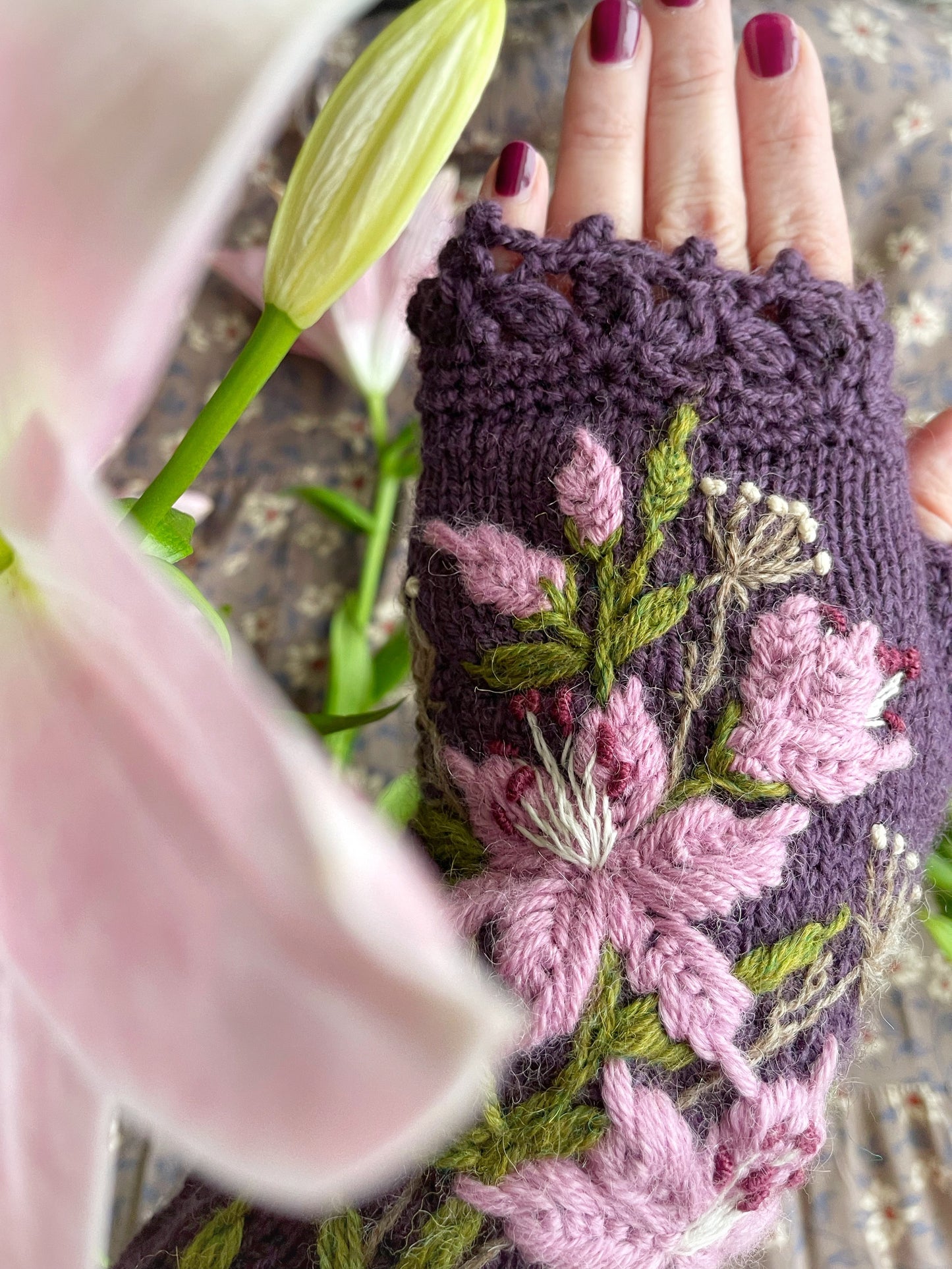 Long violet fingerless gloves with lilac lilies