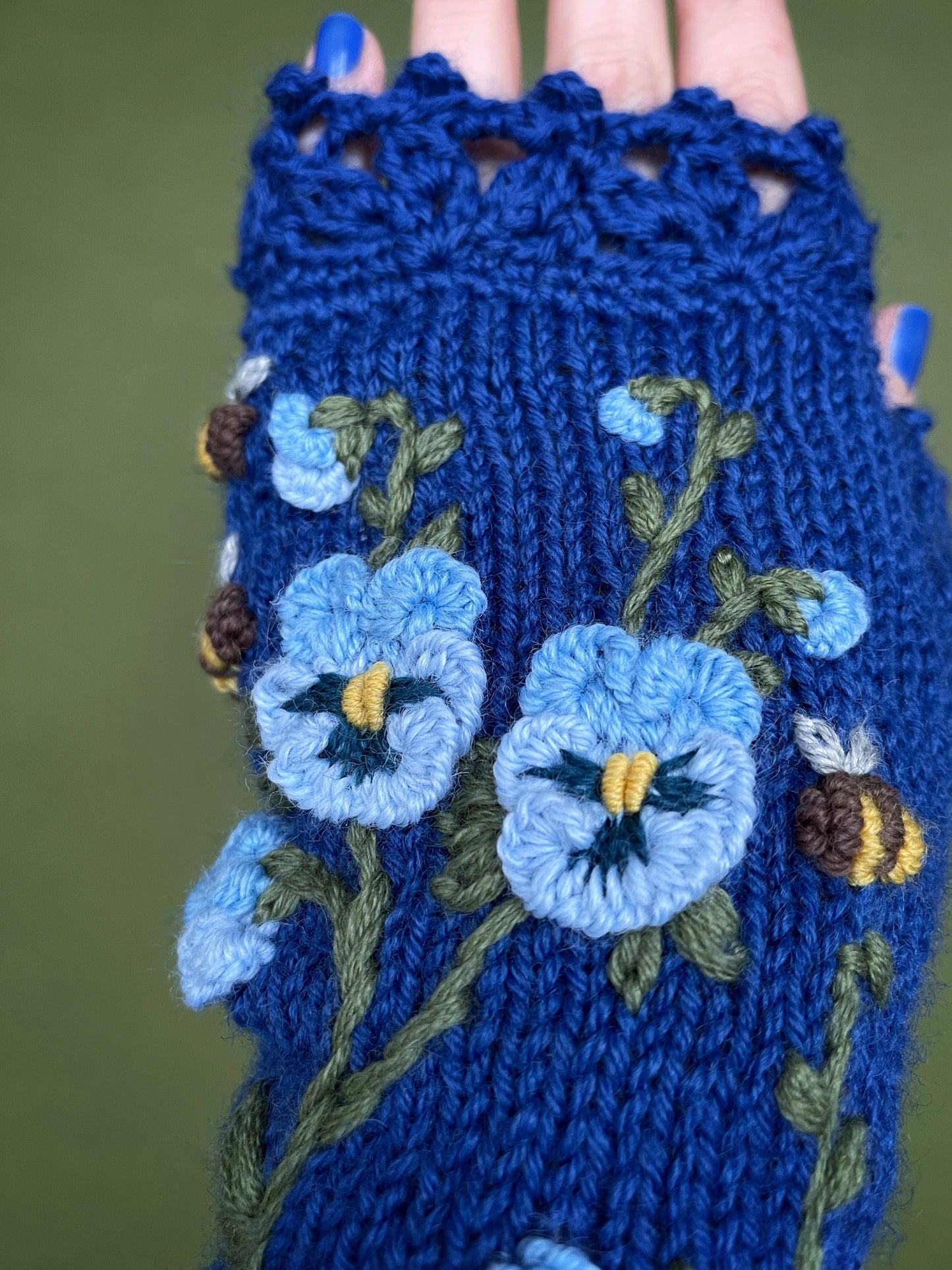 Blue embroidered gloves with pansy flowers and bees