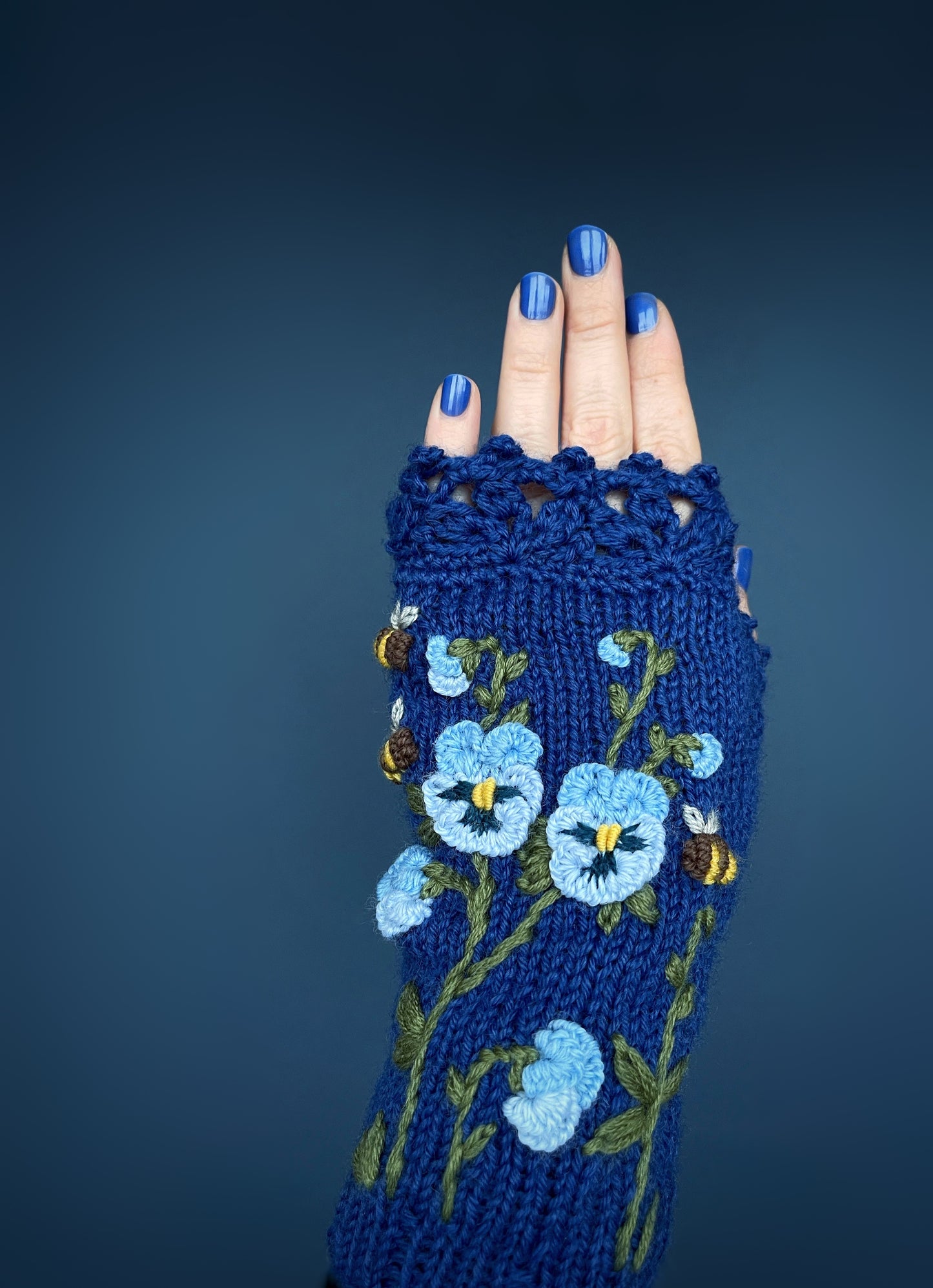 Blue embroidered gloves with pansy flowers and bees