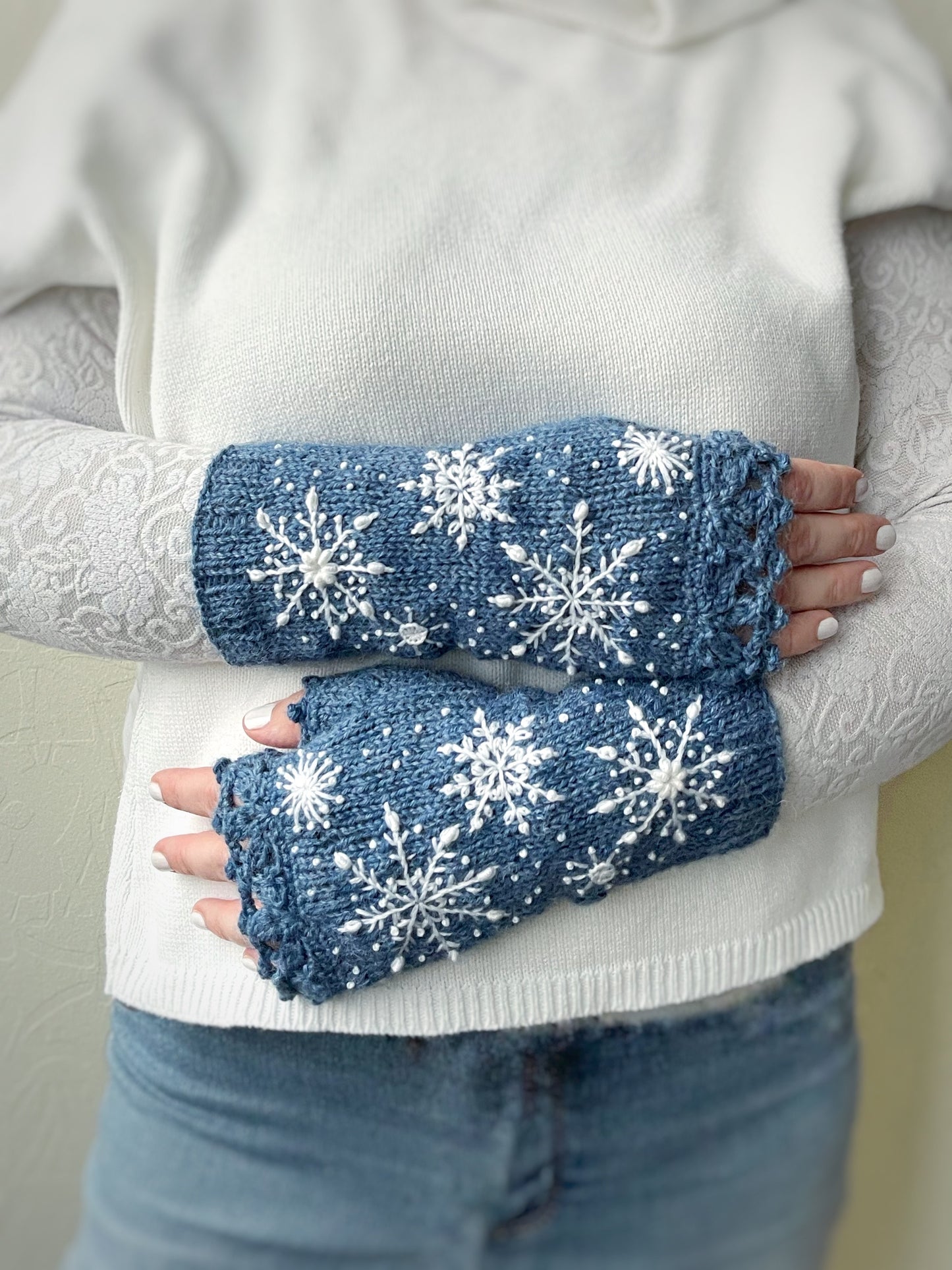 Denim blue embroidered gloves with snowflakes