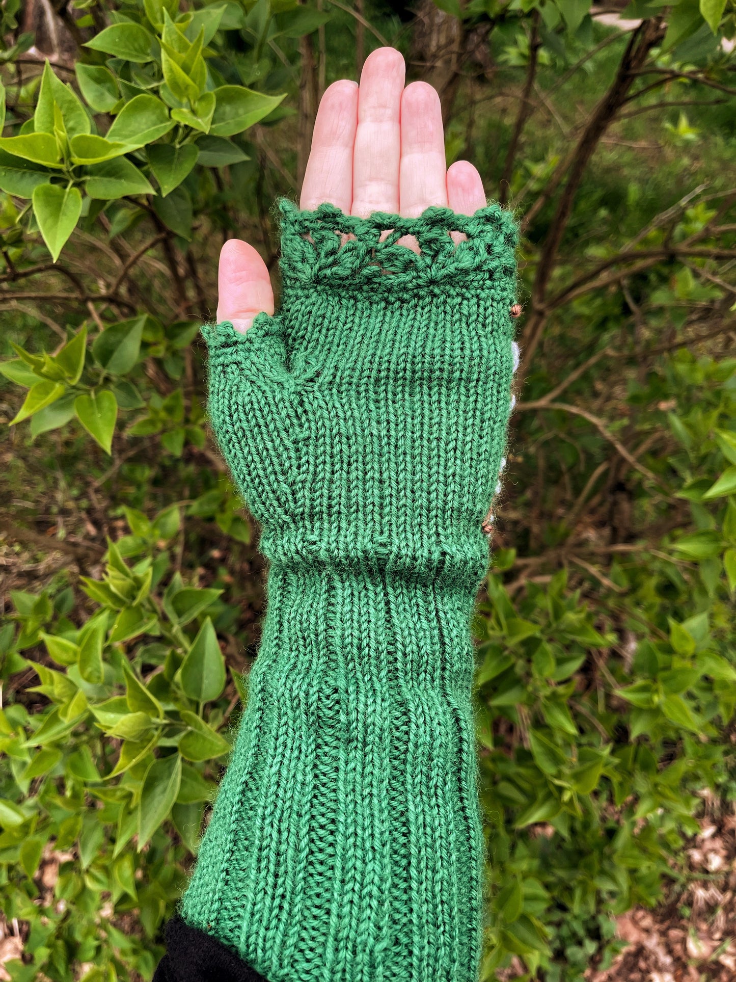 Embroidered sakura blooms green gloves